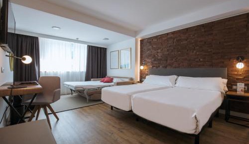 Deluxe Family Room