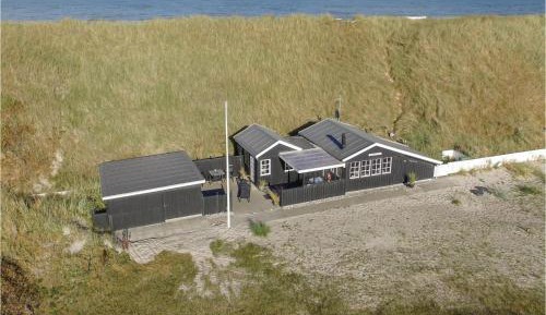 Three-Bedroom Vacation Home 