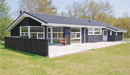 Three-Bedroom Vacation Home 