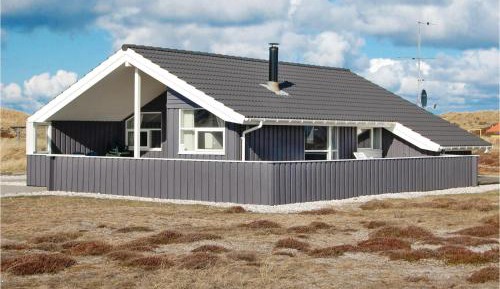 Three-Bedroom Vacation Home 