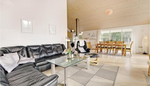 Five-Bedroom Holiday Home