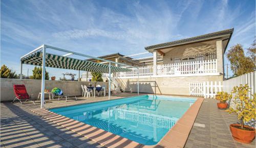 Three-Bedroom Vacation Home 