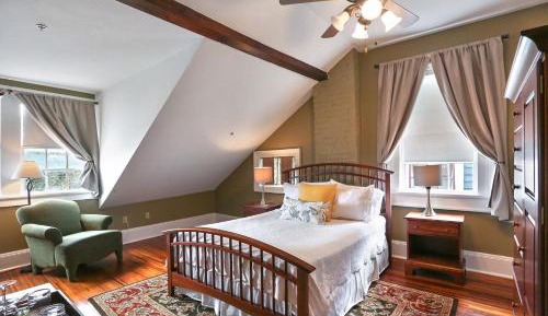 Guestroom 202