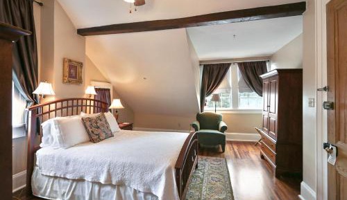 Guestroom 201