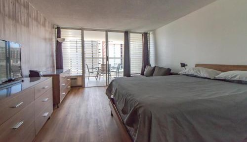 Apartment with Pool View 