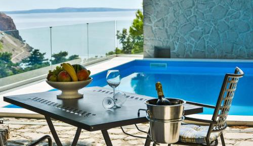 Villa with Private Pool - Split-Level