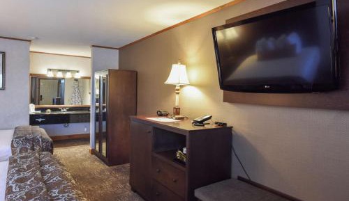 Queen Room with Two Queen Beds - Lake View
