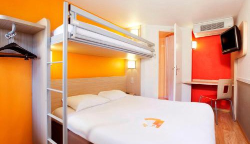 Triple Room (1 Double Bed + 1 Single Bed)