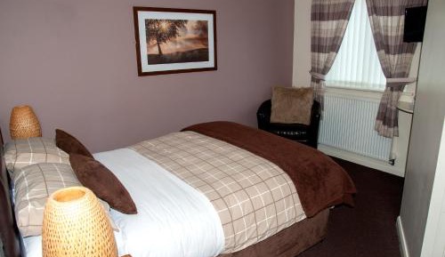 Family Room with Private Bathroom (2 Adults + 1 Child) 