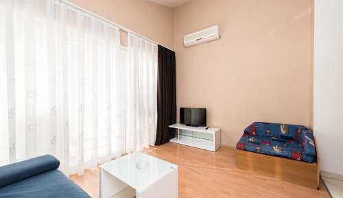 One-Bedroom Apartment with Balcony (5 Adults)