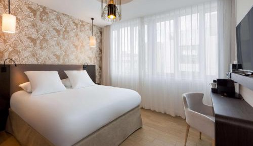 Deluxe Queen Room