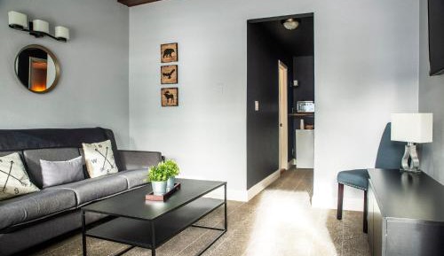 Deluxe King Suite
