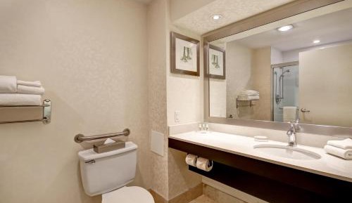 Queen Room - Hearing Accessible - Non-Smoking