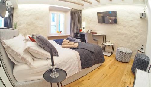 Deluxe Double Room with Bath