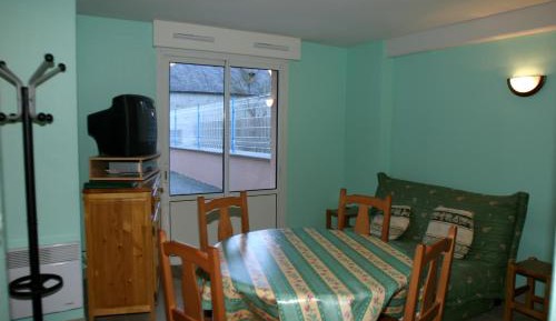 One-Bedroom Apartment (4 Adults)