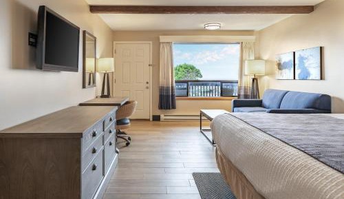 King Room with Balcony