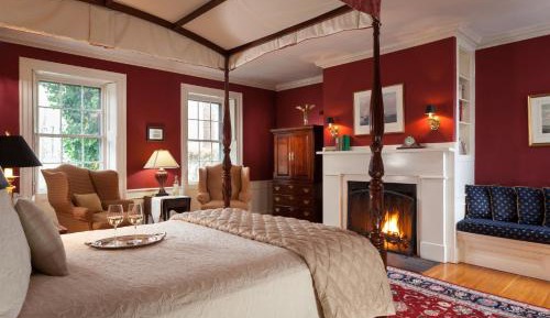 Deluxe Queen Room with Fireplace and Spa Bath