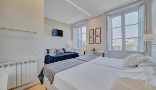 Twin Room with Private External Bathroom