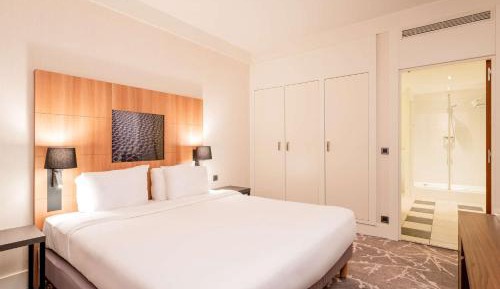 One-Bedroom Suite with Golf View and Living Area