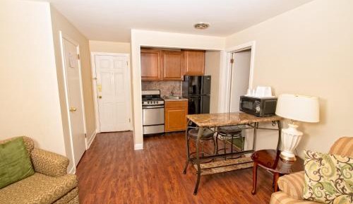 Queen Suite - Non-Smoking