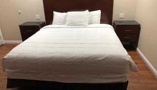  King Room with One King Bed - Non Smoking
