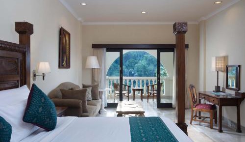 Premier King Room with Valley View or Pool View (Free Daily Afternoon Tea)