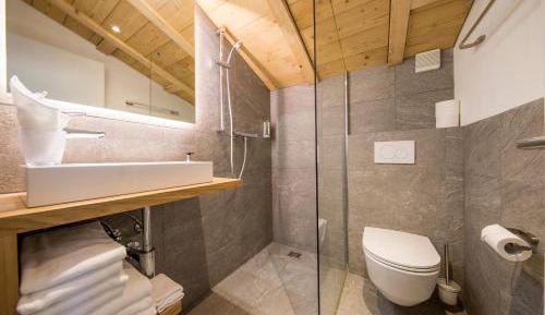 Quadruple Room with Private Bathroom