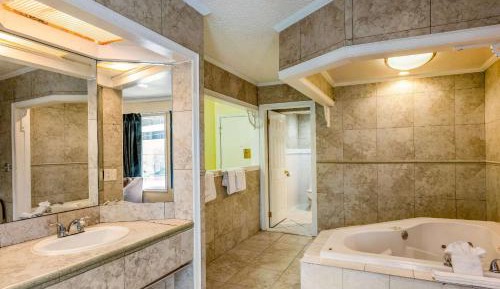 King Suite with 2 Person Whirlpool In Bath