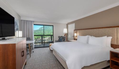 King Room with Resort View - High Floor