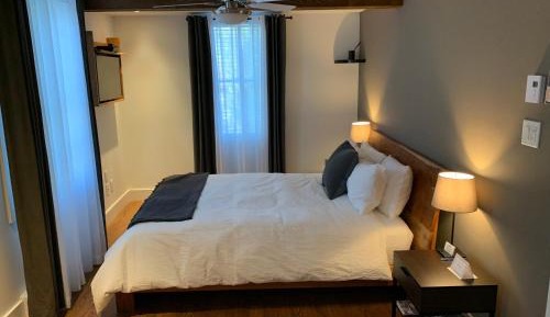 Deluxe Queen Room