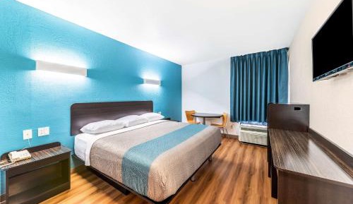 1 King Bed | Mobility Accessible Tub, Nsmk