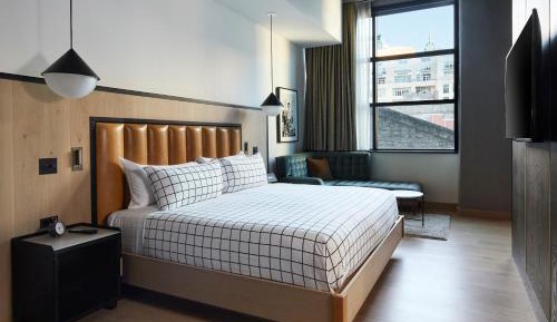 Deluxe Queen Room