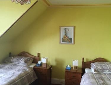 Standard Twin Room with Shared Bathroom