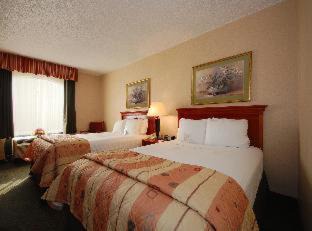 Queen Room with Roll-In Shower - Disability Access