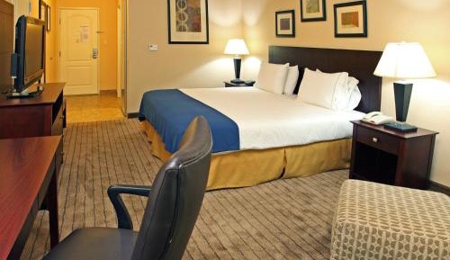 King Room - Hearing Accessible - Roll-in Shower