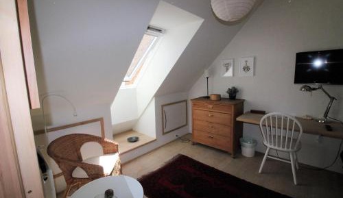 Single Room with Shared Bathroom