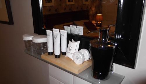 Single Room with Shared Bathroom