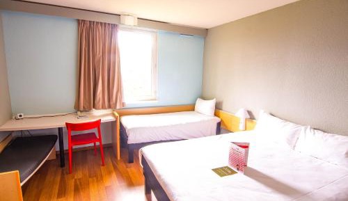 Standard Room with One Double Bed and One Single Bed