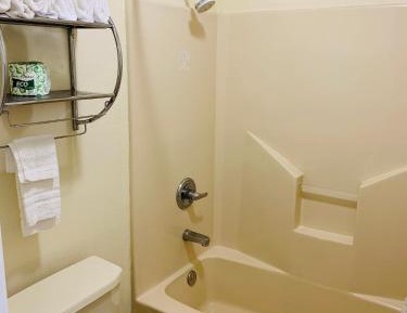 Queen Studio Suite - Non-Smoking