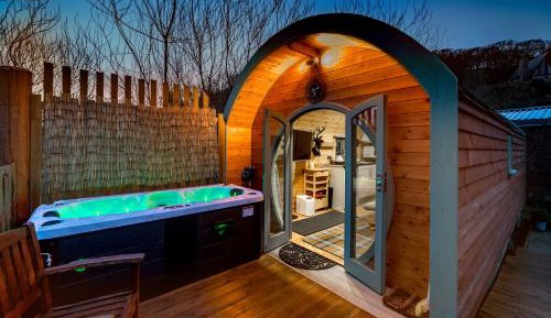 Apartment with Mountain View