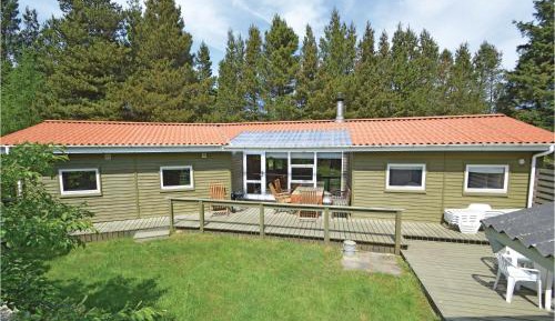Three-Bedroom Vacation Home 