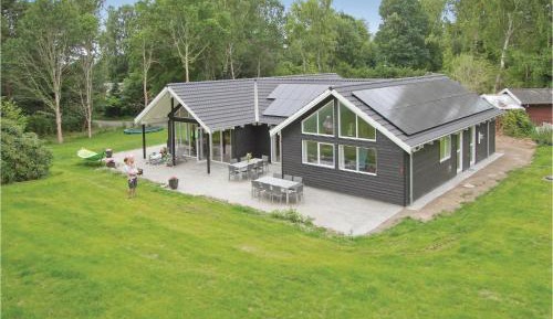 Five-Bedroom Holiday Home