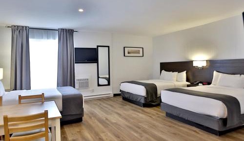 Family Room, 3 Queen Beds with Kitchenette