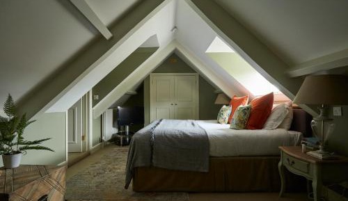 King Studio with Sofa Bed