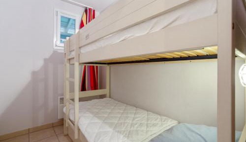 One-Bedroom Apartment with Sleeping Alcove (6 People)