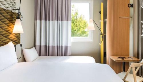 Standard Room with One Double Bed and One Single Bed