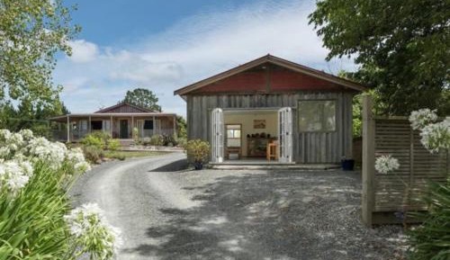 One-Bedroom Apartment with View