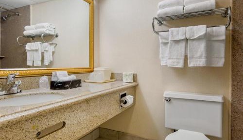 King Room with Whirlpool - Non Smoking/Interior Hall