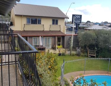 One-Bedroom Apartment (5 Adults)