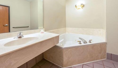 Queen Suite - Non-Smoking